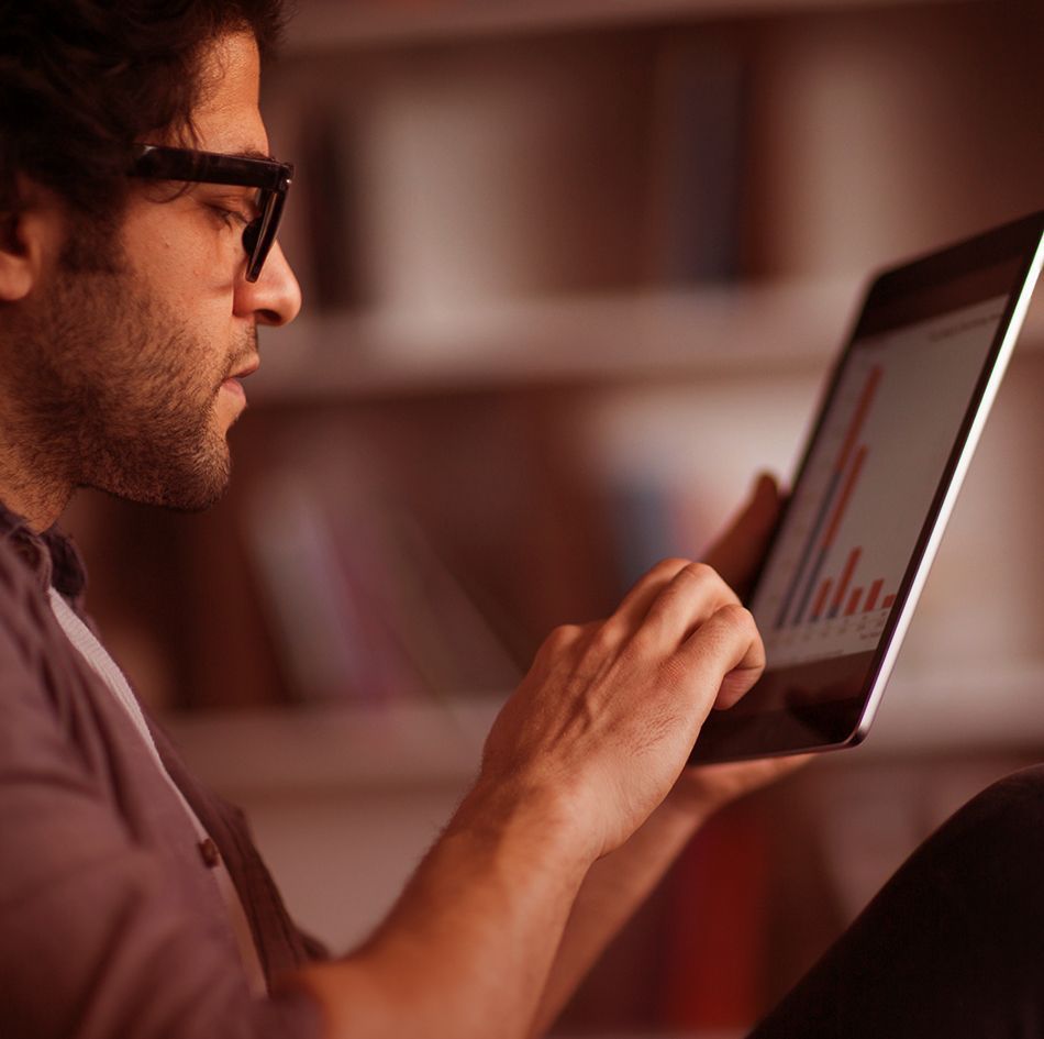 Man creating charts_image