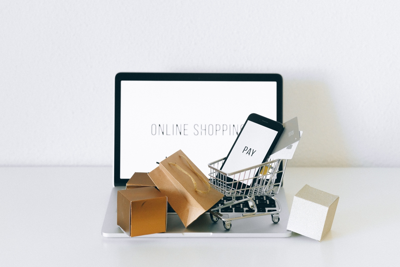 Headless e-commerce. What do you need to know? - blog post banner