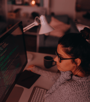 Woman coding, software engineering_image