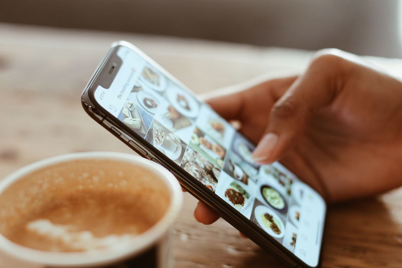 TOP 10 eCommerce Trends in 2023_image2 Responsive eCommerce for mobile shopping